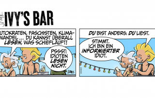 Shortie: „Autokraten, Faschisten, Klimawandel … Du kannst überall lesen, was schiefläuft!“ Ivy: „Pssst: Idioten lesen nicht.“ Ivy weiter: Du bist anders. Du liest.“ Shortie: „Stimmt. Ich bin ein informierter Idiot.“ Die beiden stoßen an.