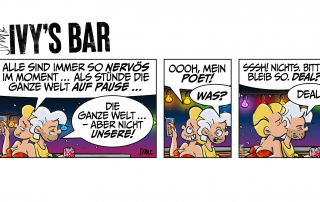 Ivy und Shortie nachts im Biergarten. Beide sind ziemlich angetüddelt. Ivy: „Alle sind immer so nervös im Moment … als stünde die ganze Welt auf Pause …“ Shortie: „Die ganze Welt … – aber nicht unsere!“ Ivy: „Oooh, mein Poet!“ Shortie: „Was?“ Ivy küsst Shortie: „Sssh! Nichts. Bitte bleib so. Deal?“ Shortie lächelt: „Deal.“